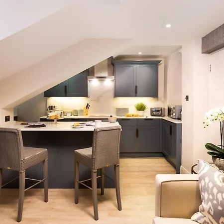 Lake View Loft Hotel *